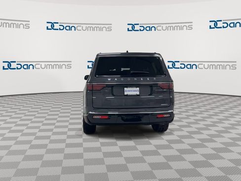 Used 2024 Jeep Wagoneer Series II image 7