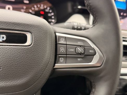 Used 2025 Jeep Compass Limited AWD/4WD image 16
