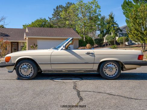 Used 1988 Mercedes-Benz 560 SL image 3