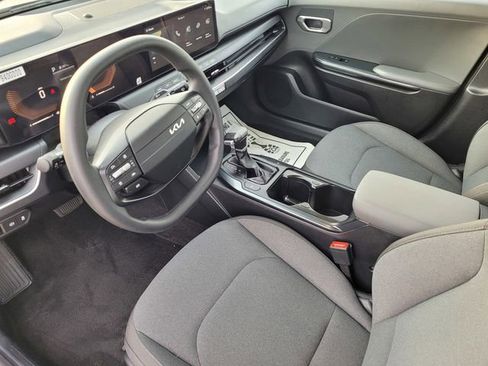 Used 2025 Kia K4 LXS image 8
