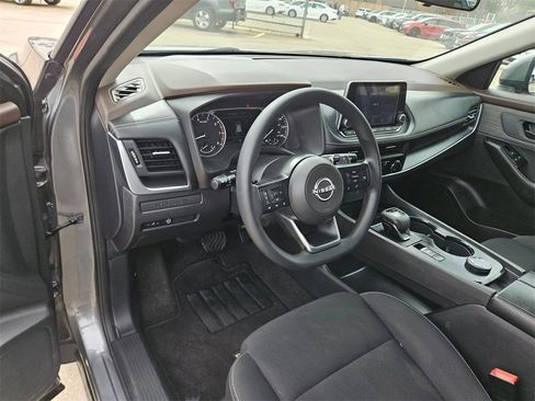 Used 2023 Nissan Rogue S image 13