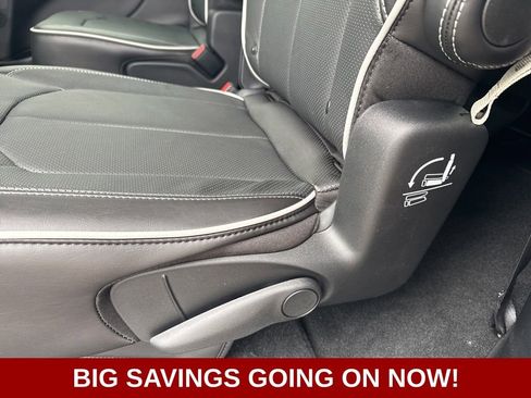 New 2026 Chrysler Pacifica Limited image 33