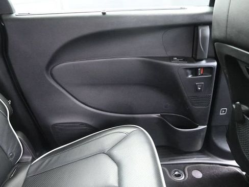 Used 2023 Chrysler Pacifica Limited w/ S Appearance Package FWD image 13