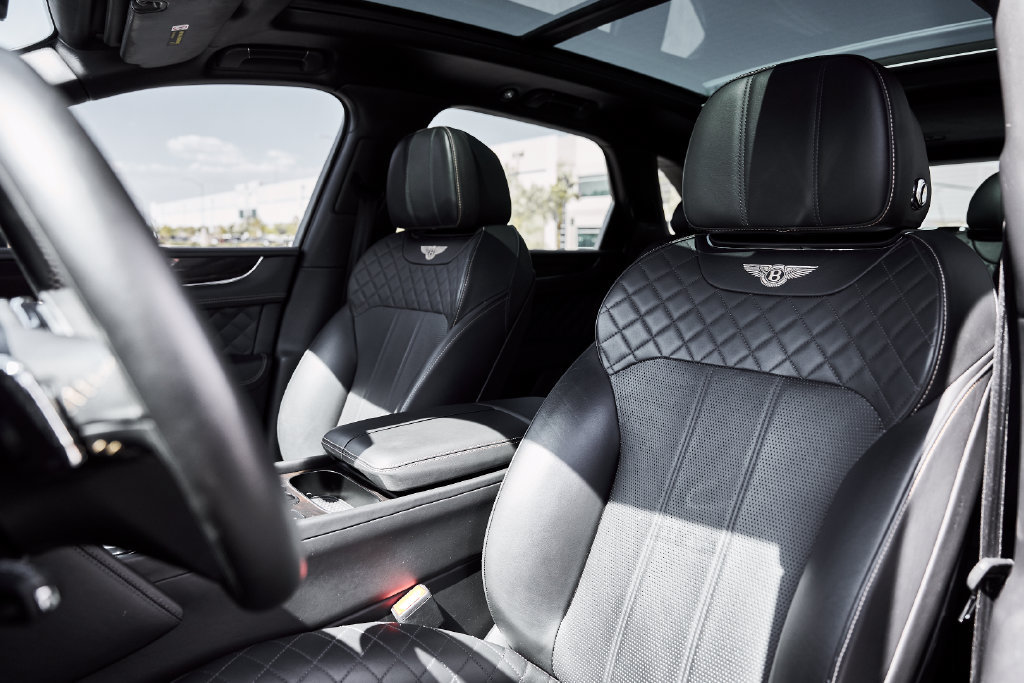 Used 2017 Bentley Bentayga AWD/4WD image 39
