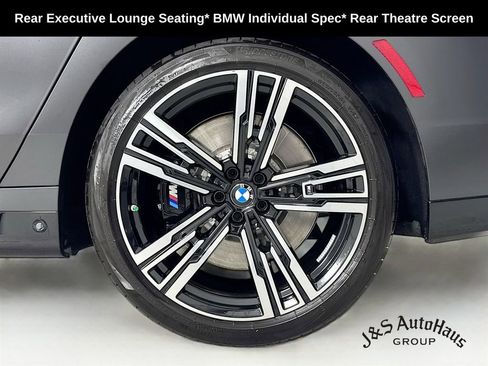 Used 2023 BMW 760i xDrive AWD/4WD image 41