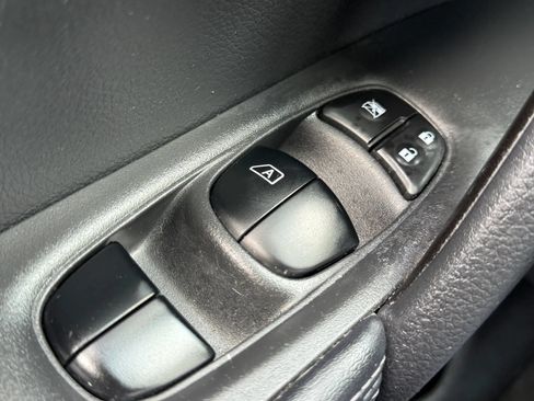 Used 2018 Nissan Rogue S AWD/4WD image 23