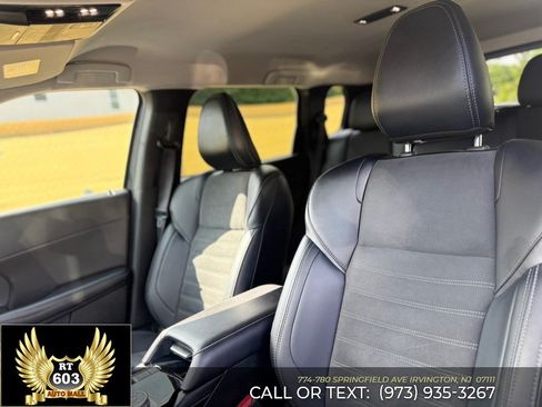 Used 2025 Mitsubishi Outlander SE AWD/4WD image 17