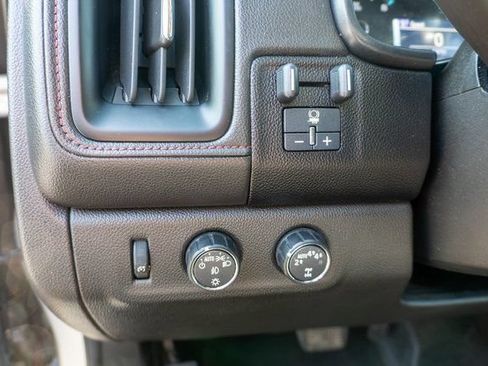 Used 2017 GMC Canyon SLE w/ All Terrain Package AWD/4WD image 19