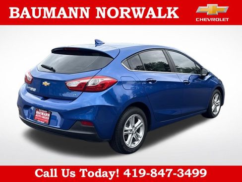 Used 2017 Chevrolet Cruze LT w/ Convenience Package FWD image 3