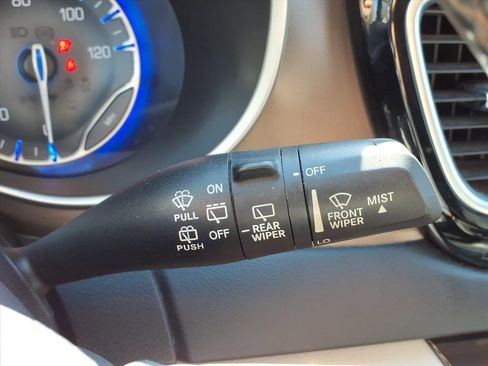 Used 2018 Chrysler Pacifica Touring-L image 17