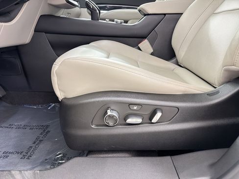 Used 2023 Cadillac XT4 Premium Luxury FWD image 13