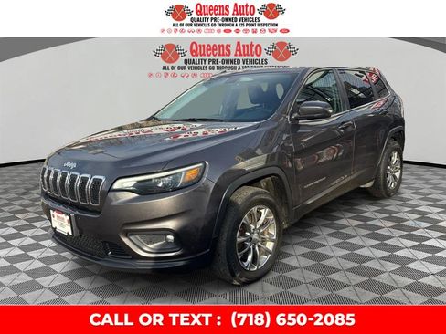 Used 2019 Jeep Cherokee Latitude Plus w/ Cold Weather Group image 2