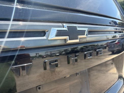 Used 2021 Chevrolet Tahoe Z71 w/ Luxury Package AWD/4WD image 4