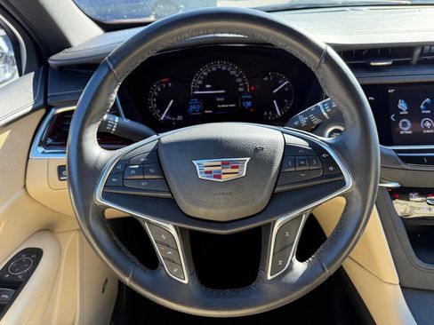Used 2017 Cadillac XT5 Luxury w/ Driver Awareness Package image 17