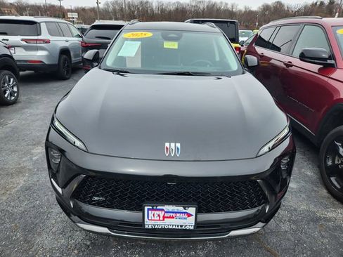 Used 2025 Buick Envision Sport Touring image 2