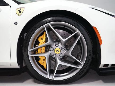 Used 2021 Ferrari F8 Tributo RWD image 11