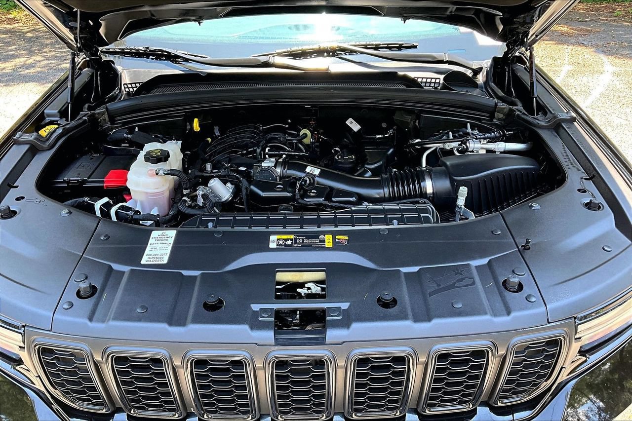 Used 2025 Jeep Grand Cherokee Limited w/ Black Appearance Package RWD image 30