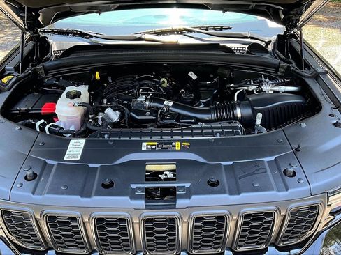 Used 2025 Jeep Grand Cherokee Limited w/ Black Appearance Package RWD image 30