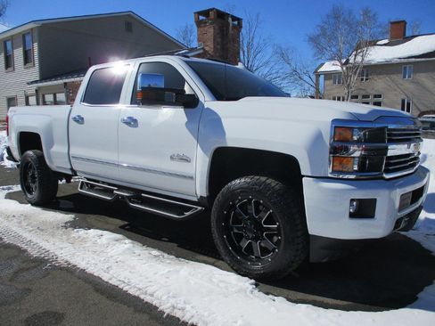 Used 2017 Chevrolet Silverado 2500 High Country image 2