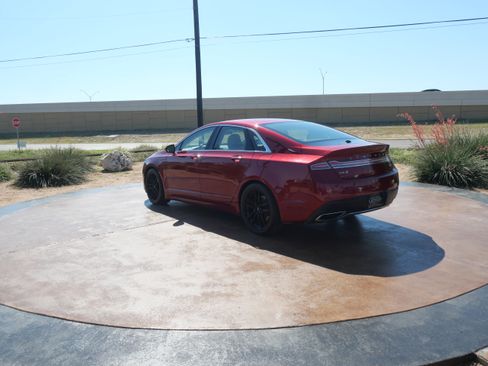 Used 2018 Lincoln MKZ Reserve image 4