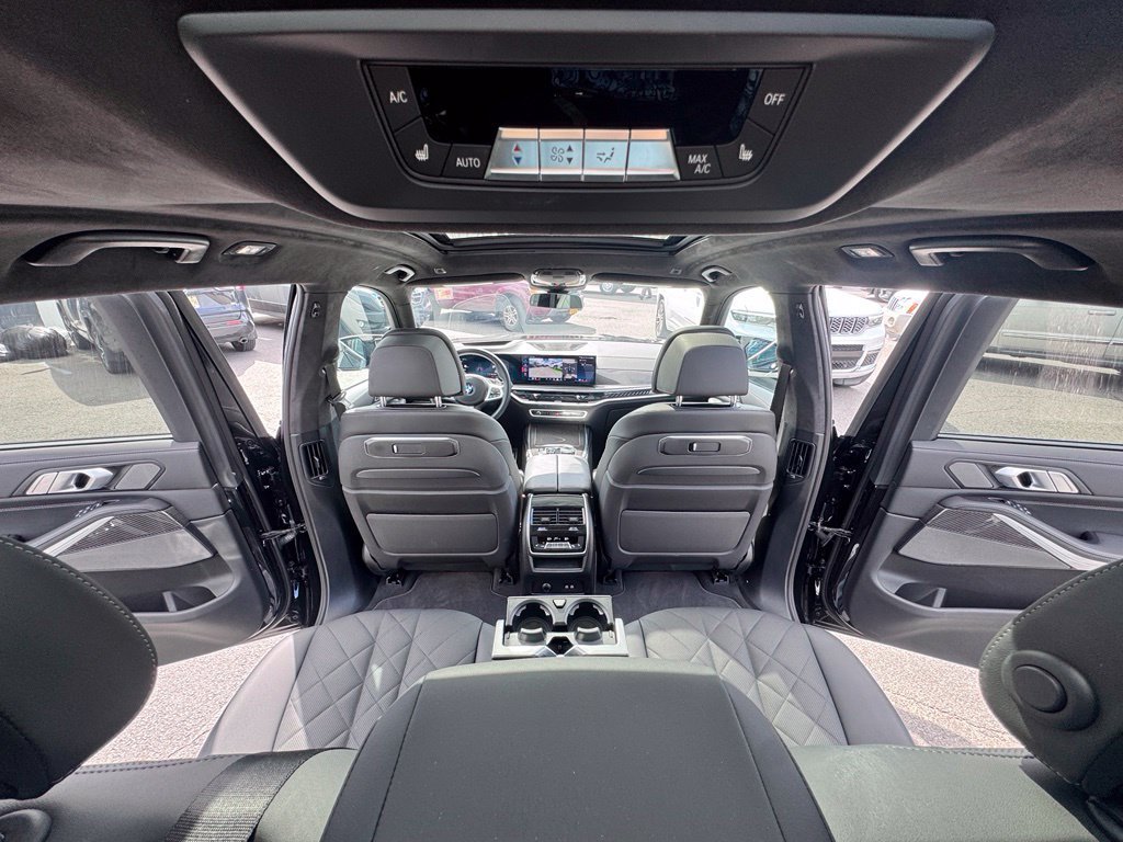 Used 2026 BMW X7 M60i AWD/4WD image 27
