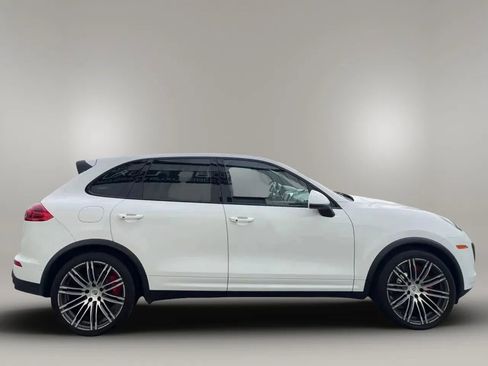 Used 2015 Porsche Cayenne Turbo AWD/4WD image 4
