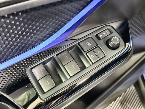 Used 2022 Toyota C-HR XLE image 16