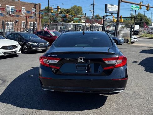 Used 2018 Honda Accord EX image 4