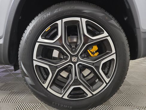 Used 2024 Rivian R1S Adventure AWD/4WD image 10