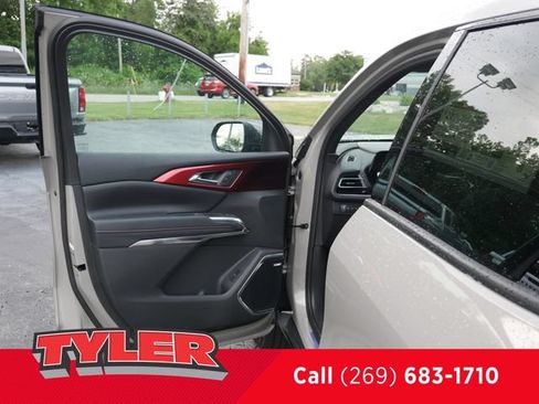 New 2026 Chevrolet Traverse Z71 w/ Enhanced Driving Package AWD/4WD image 22