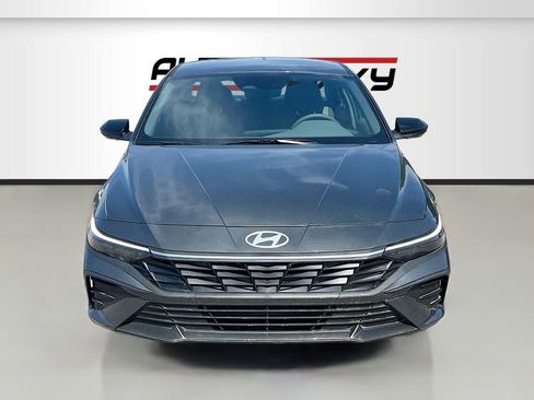 Used 2025 Hyundai Elantra Sport FWD image 2