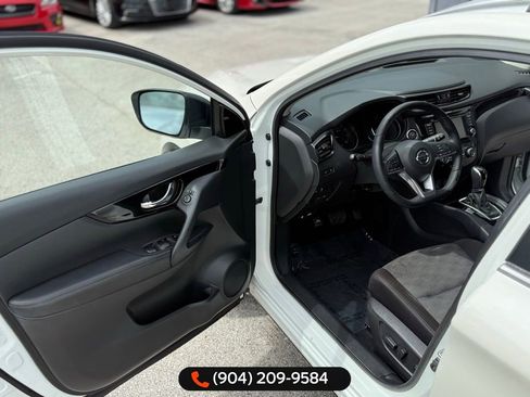 Used 2022 Nissan Rogue Sport SV image 18