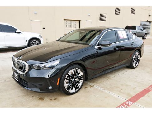 Used 2024 BMW 530i w/ Premium Package RWD image 3