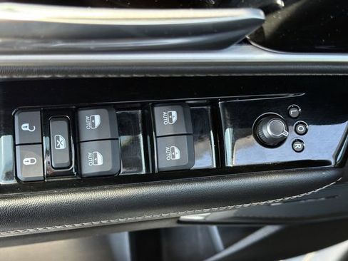 Used 2024 Jeep Wagoneer L Series II image 16