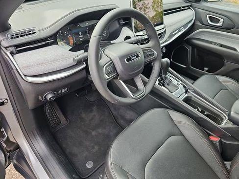 Used 2023 Jeep Compass Latitude AWD/4WD image 12
