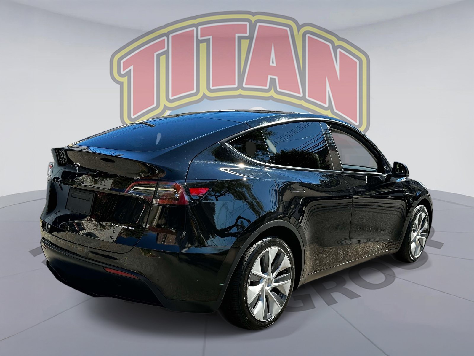 Used 2023 Tesla Model Y Long Range AWD/4WD image 4