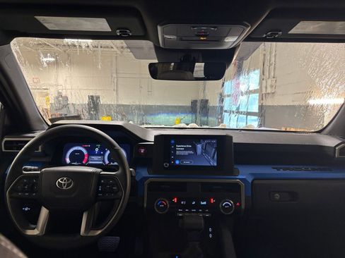 Used 2025 Toyota Tacoma TRD Off-Road image 32