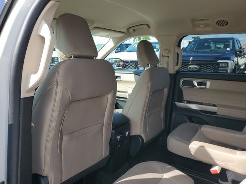 Used 2022 Ford Explorer XLT image 14