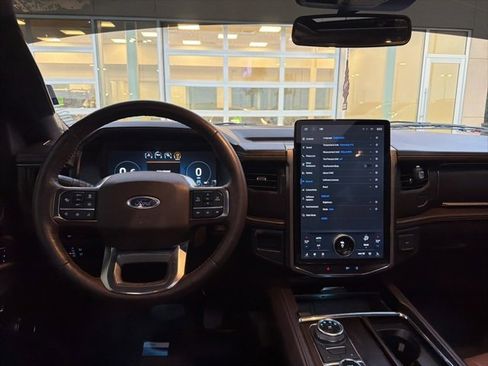 Used 2022 Ford Expedition King Ranch image 14