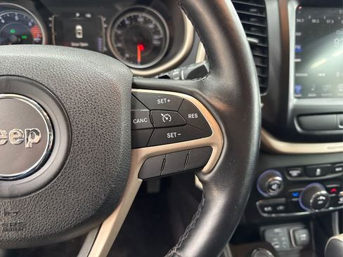 Used 2016 Jeep Cherokee Latitude w/ Cold Weather Group image 28