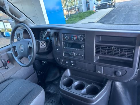 Used 2024 GMC Savana 2500 w/ Driver Convenience Package image 5