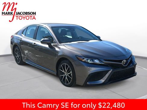 Used 2024 Toyota Camry SE image 5