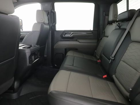 Used 2024 Chevrolet Silverado 2500 ZR2 w/ Technology Package image 28