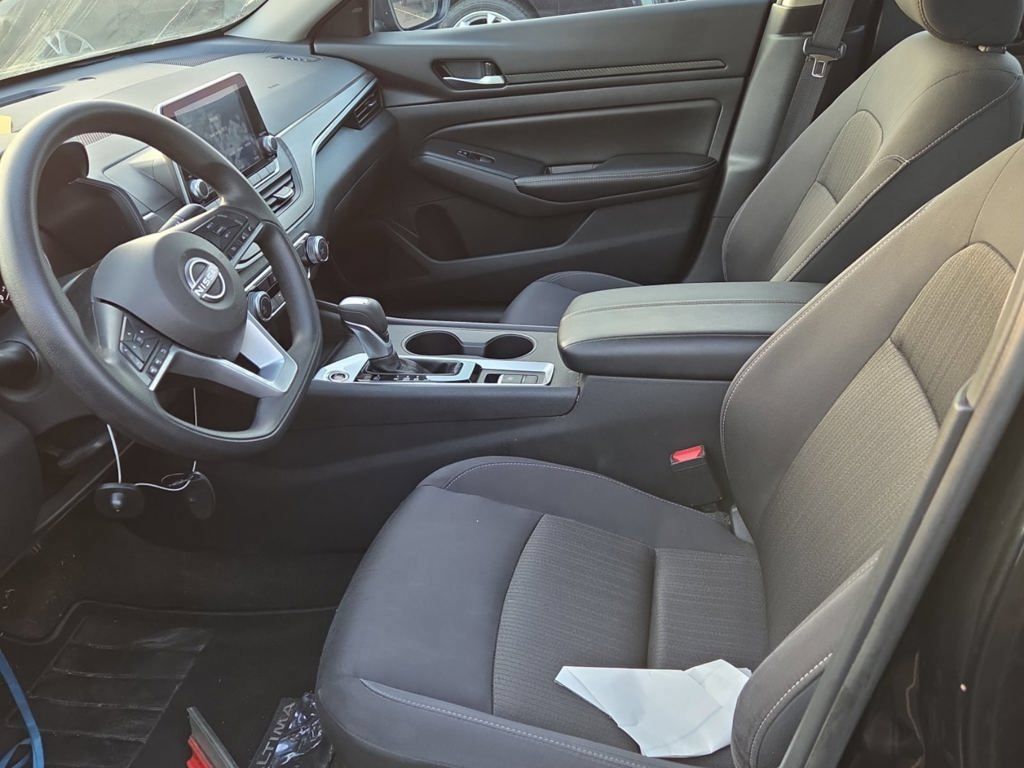Used 2025 Nissan Altima 2.5 SV AWD/4WD image 9