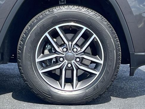 Used 2019 Jeep Grand Cherokee Laredo w/ Laredo X Package AWD/4WD image 25
