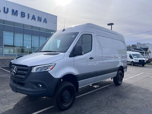 Used 2024 Mercedes-Benz Sprinter 144 Cargo image 4