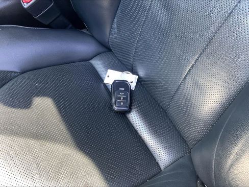 Used 2023 Toyota Highlander Limited FWD image 14
