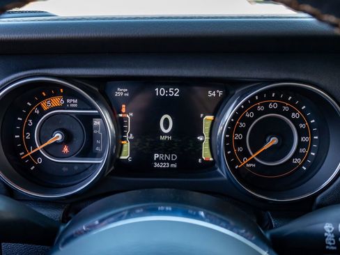 Used 2021 Jeep Wrangler Unlimited Sahara AWD/4WD image 20