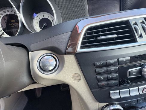 Used 2013 Mercedes-Benz C 250 Sedan image 22