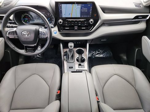 Used 2021 Toyota Highlander Platinum AWD/4WD image 28